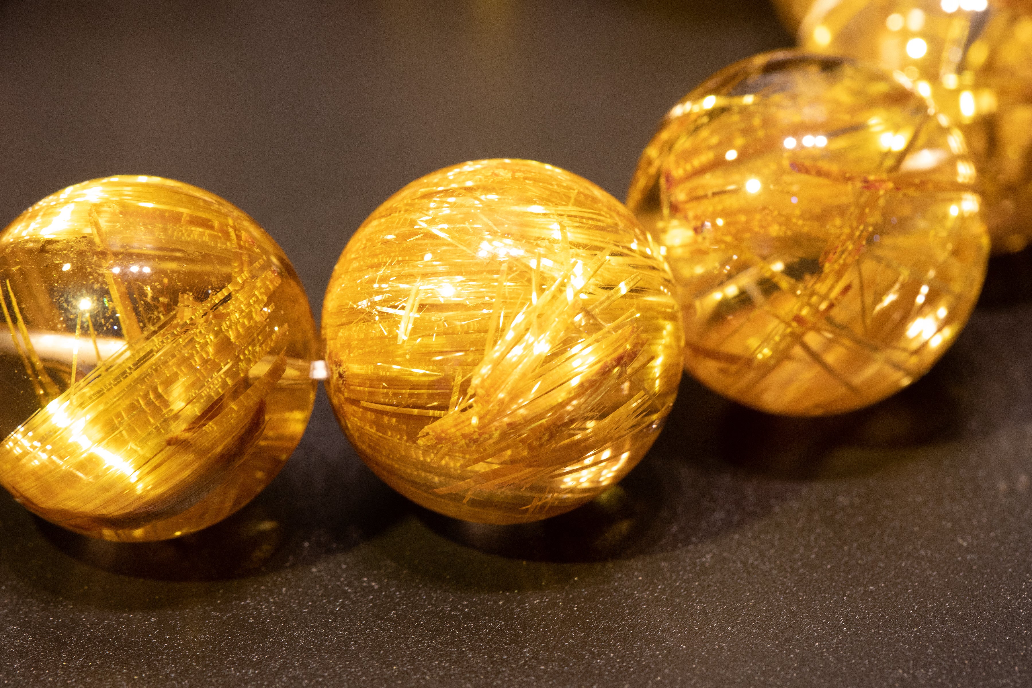 【プレミアムジンタイチンルチル】限定価格 プレミアム jí(ジン)タイチンルチルクォーツ(キャッツアイ効果